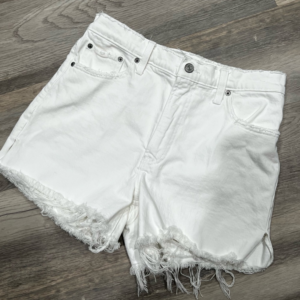 Abercrombie High Rise 4” Mom Short